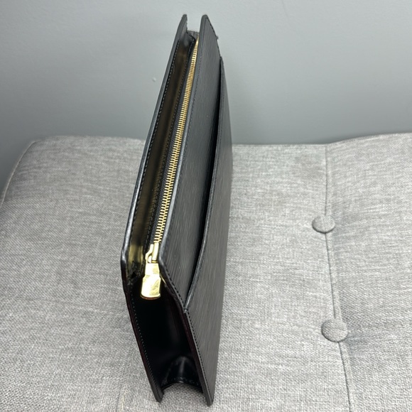 Louis Vuitton Epi Pochette Homme Clutch- Authentic in Black - Picture 8 of 16